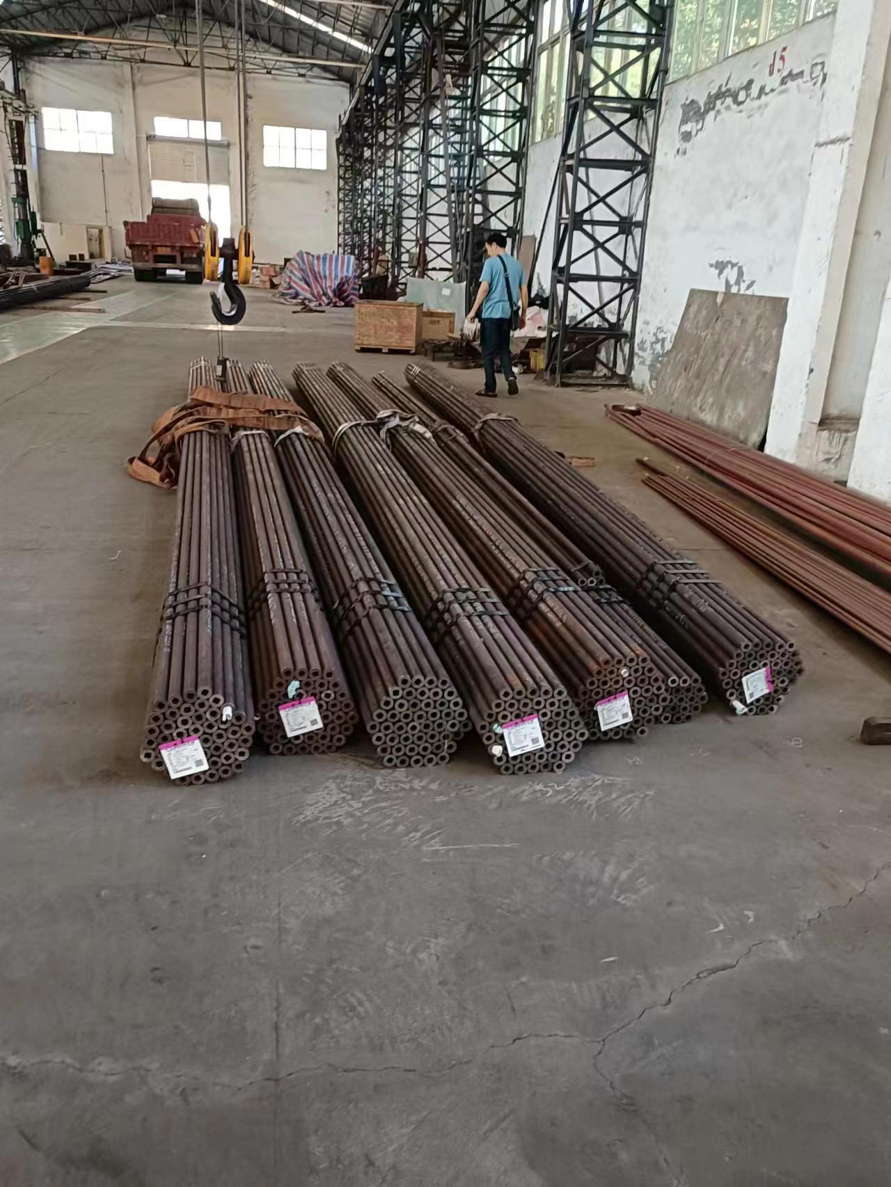 水冷壁前墻管屏\15CrMoG、Φ28.6×5.6mm（內螺紋） L=6000mm管屏節距2×46mm