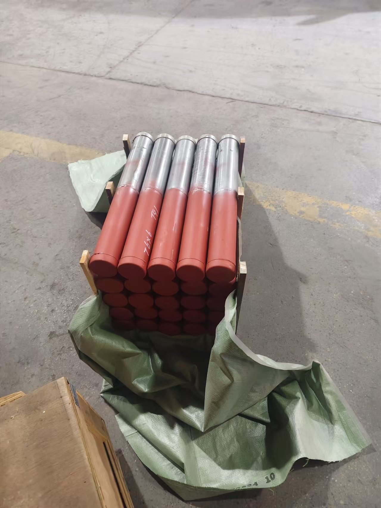 規格：ф76×6，長度600mm，材質：SA-213TP347HFG/SA-213T91,兩種材質各300mm
